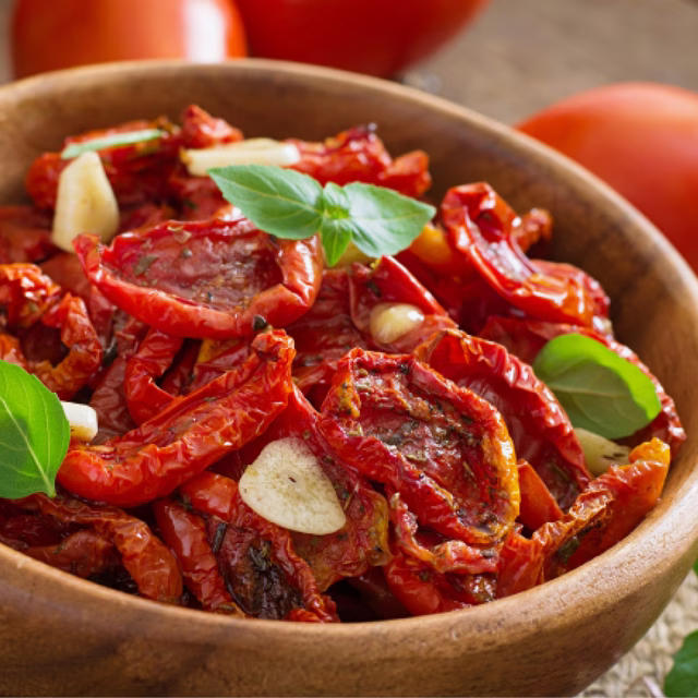 Zongedroogde tomaten halfgedroogd