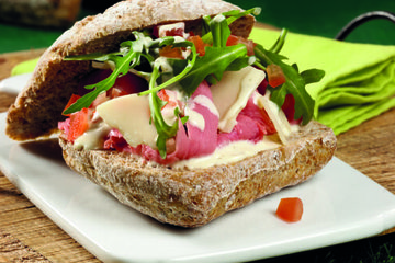 Broodje carpaccio en bieslookvinaigrette