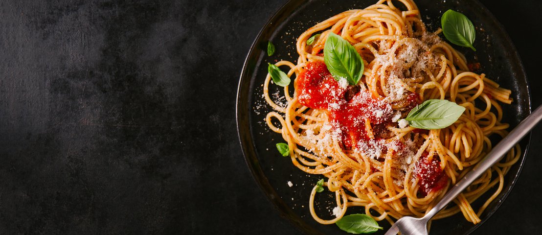 dark-plate-with-italian-spaghetti-dark (1)